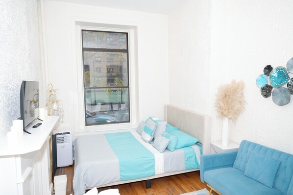 1 bedroom, iron/ironing board, internet, bed sheets