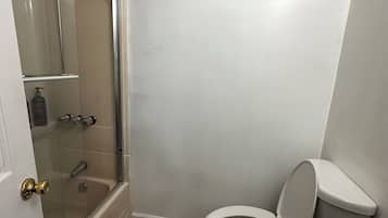 Haartrockner, Seife, Toilettenpapier