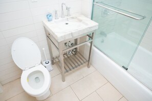 Haartrockner, Seife, Toilettenpapier