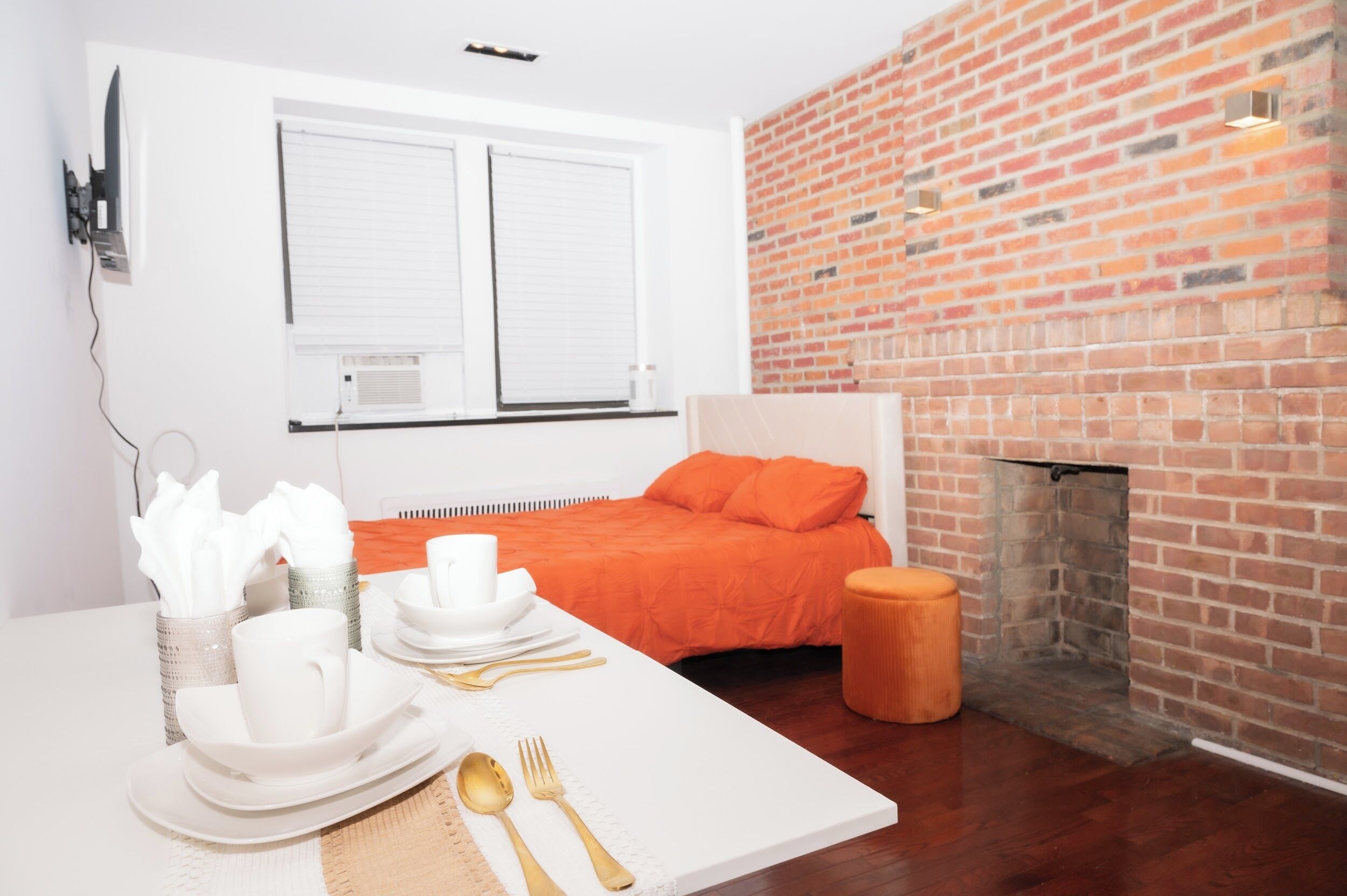 1 habitación, tabla de planchar con plancha, internet y ropa de cama 