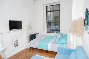 1 bedroom, iron/ironing board, internet, bed sheets