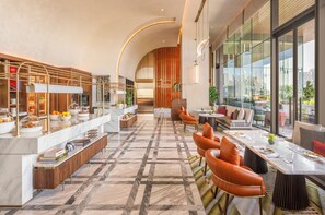 3 restaurants, breakfast, lunch, dinner served; Chinese cuisine  - Andaz One Bangkok, by Hyatt (Bangkok)
