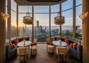 3 restaurants; breakfast, lunch, dinner, and brunch served