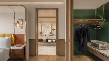 Suite, 1 King-Bett (Andaz) | Minibar (mit einigen kostenlosen Artikeln), Zimmersafe, Schreibtisch