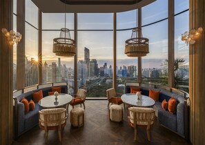 3 restaurants; breakfast, lunch, dinner, and brunch served