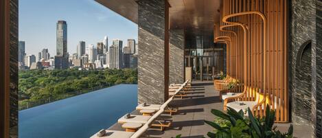 Outdoor pool, free cabanas