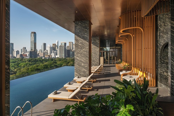 Outdoor pool, free cabanas