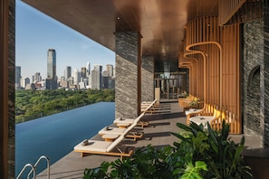Outdoor pool, free cabanas - Andaz One Bangkok, by Hyatt (Bangkok)