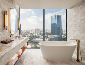 Amenidades de baño de diseñador, secadora de cabello, batas, pantuflas