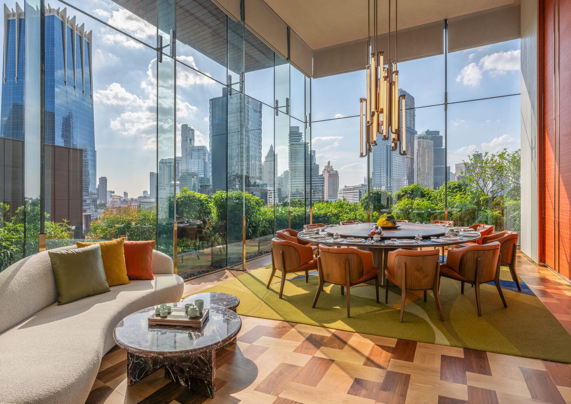 3 restaurants; breakfast, lunch, dinner and brunch served 
