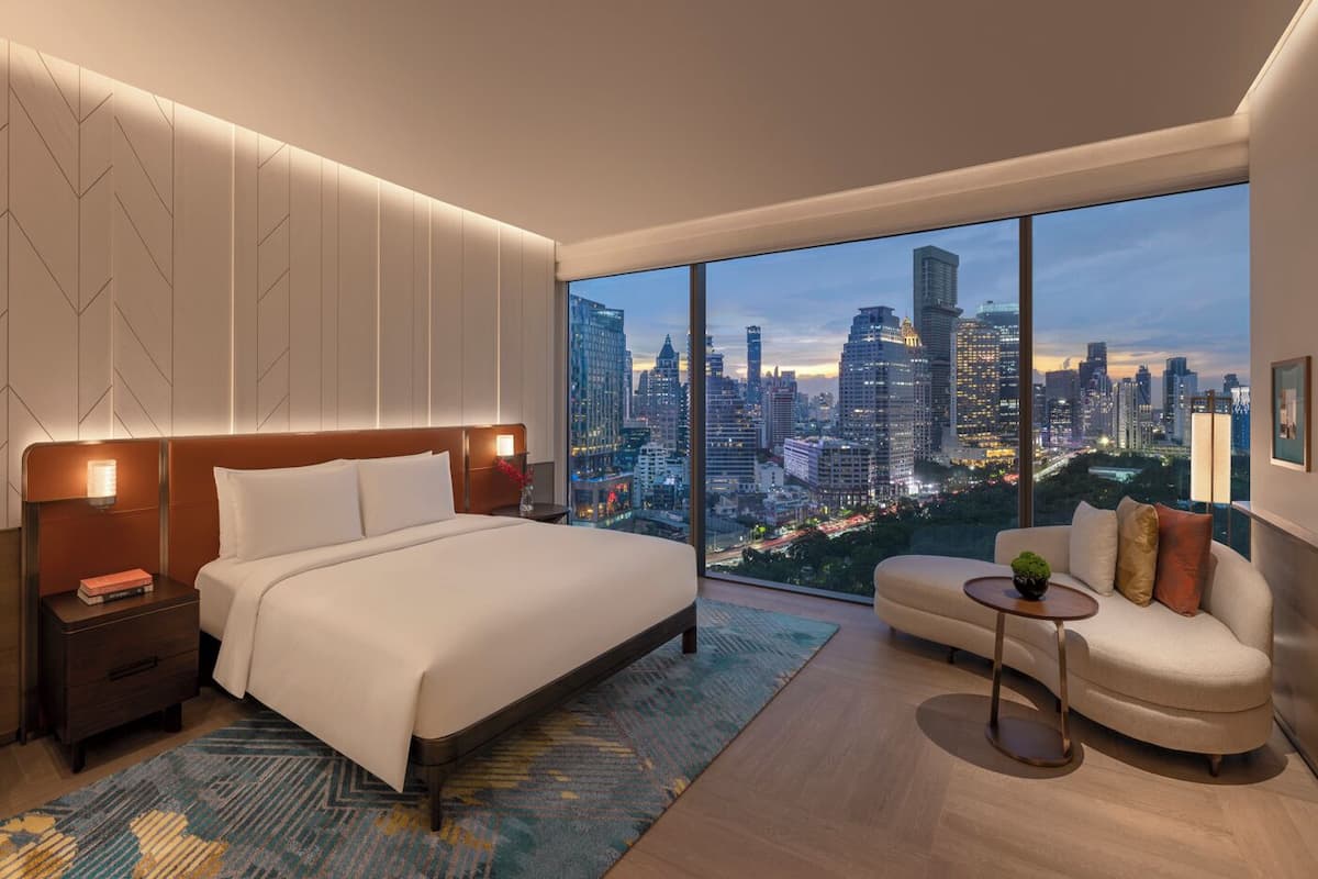 Quarto, 1 cama King, vista para o parque | Frigobar (abastecido com alguns itens grátis), cofres nos quartos