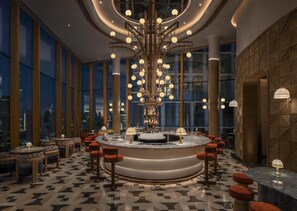 3 restaurants; breakfast, lunch, dinner, and brunch served