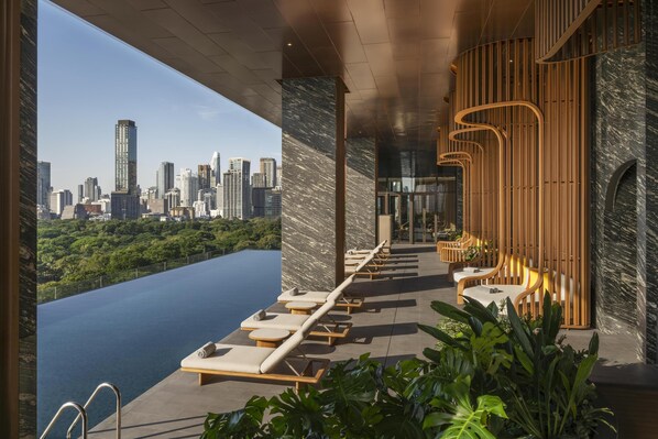 Outdoor pool, free cabanas