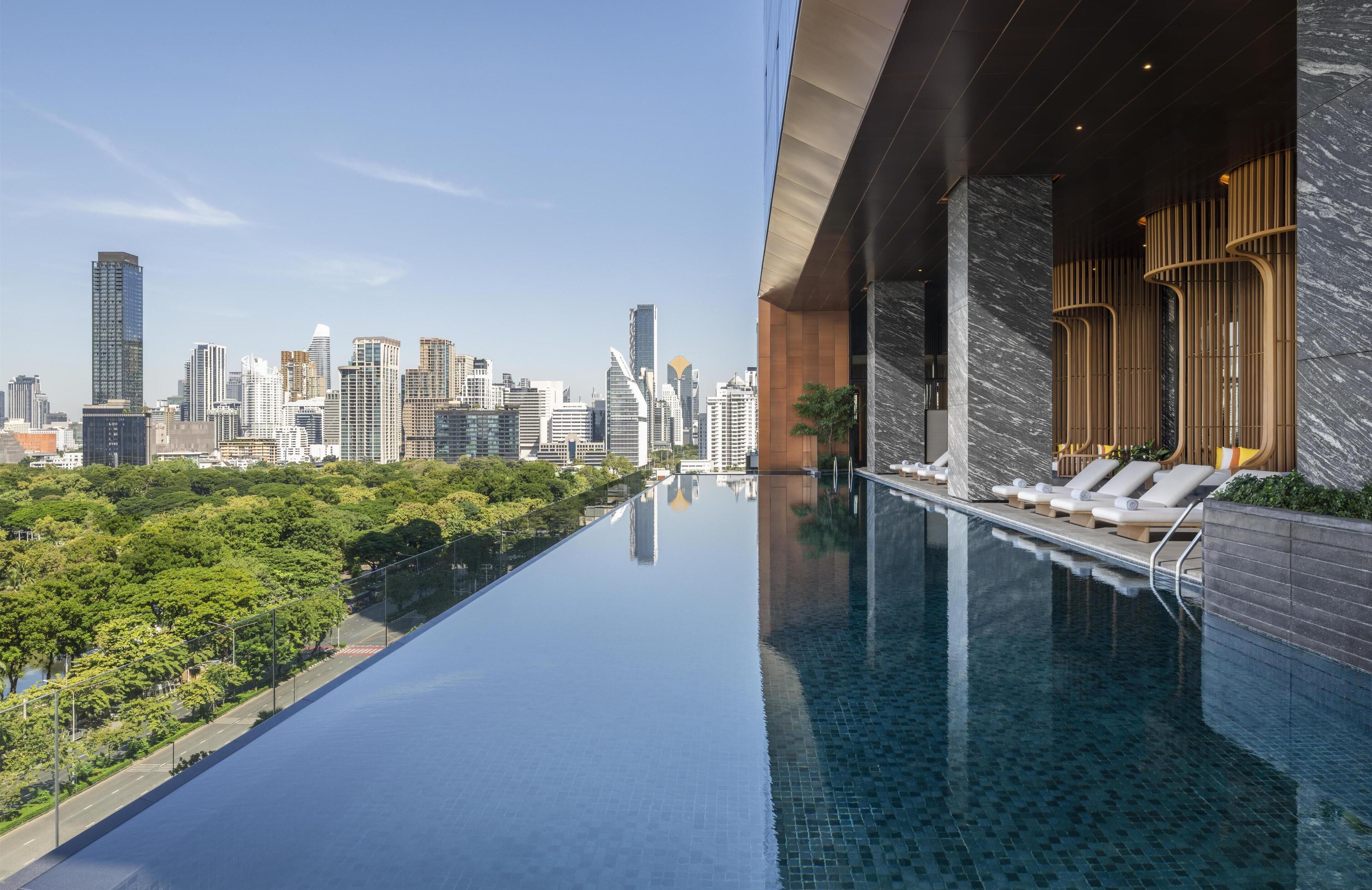 Outdoor pool, free pool cabanas