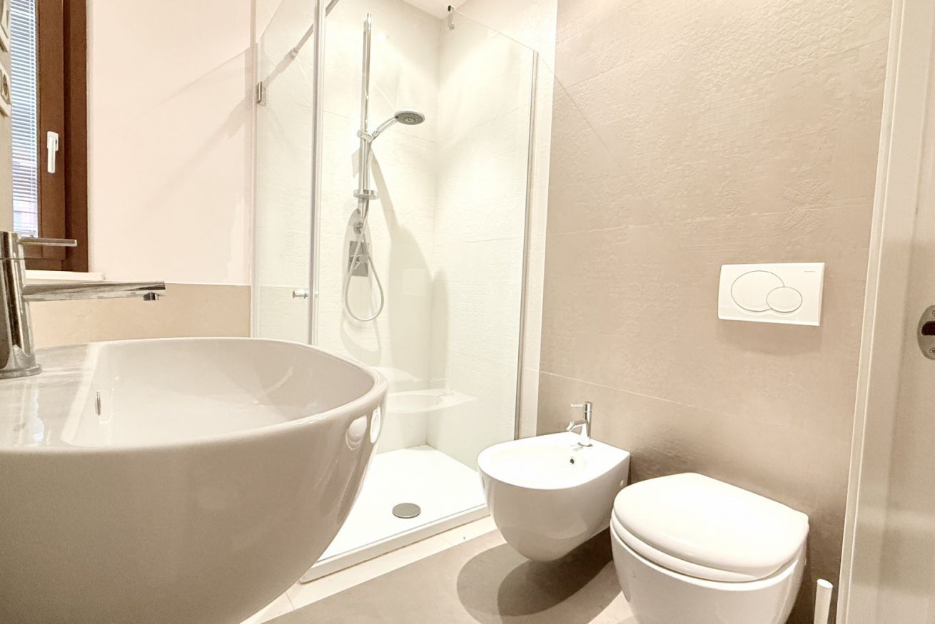 Dusche, Bidet, Handtücher