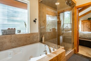 Hair dryer, towels - North Shore cabin w/ forest views & private deck near King's Beach (Kings Beach)