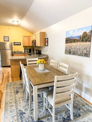 Dining - Spruce Suite at 109 Main (Stowe)