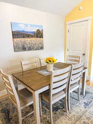 Dining - Spruce Suite at 109 Main (Stowe)