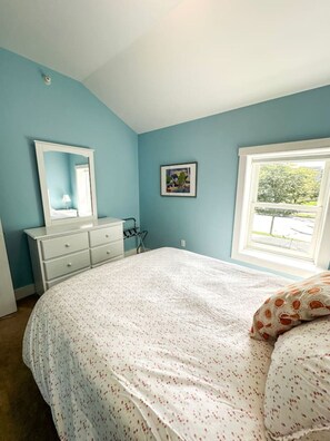 Iron/ironing board, WiFi, bed sheets - Spruce Suite at 109 Main (Stowe)