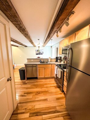 Fridge, microwave, oven, stovetop - Mansfield Suite at 109 Main (Stowe)