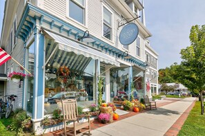 Exterior - Worcester Suite at 109 Main (Stowe)
