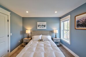 Iron/ironing board, WiFi, bed sheets - Worcester Suite at 109 Main (Stowe)