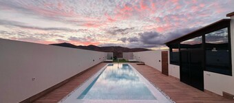 Maison de vacances 'Esencia House Bajo Las Estrellas' avec vue montagne, piscine privée et Wi-Fi