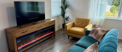 Smart TV, fireplace