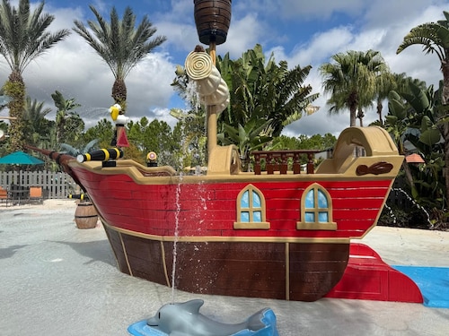 Near Disney Water park access Family Friendly home at Champions gate! Davenport