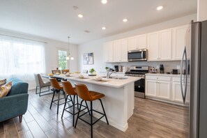 Microwave, oven, stovetop, dishwasher - Near Disney Water park access Family Friendly home at Champions gate! Davenport (Davenport)