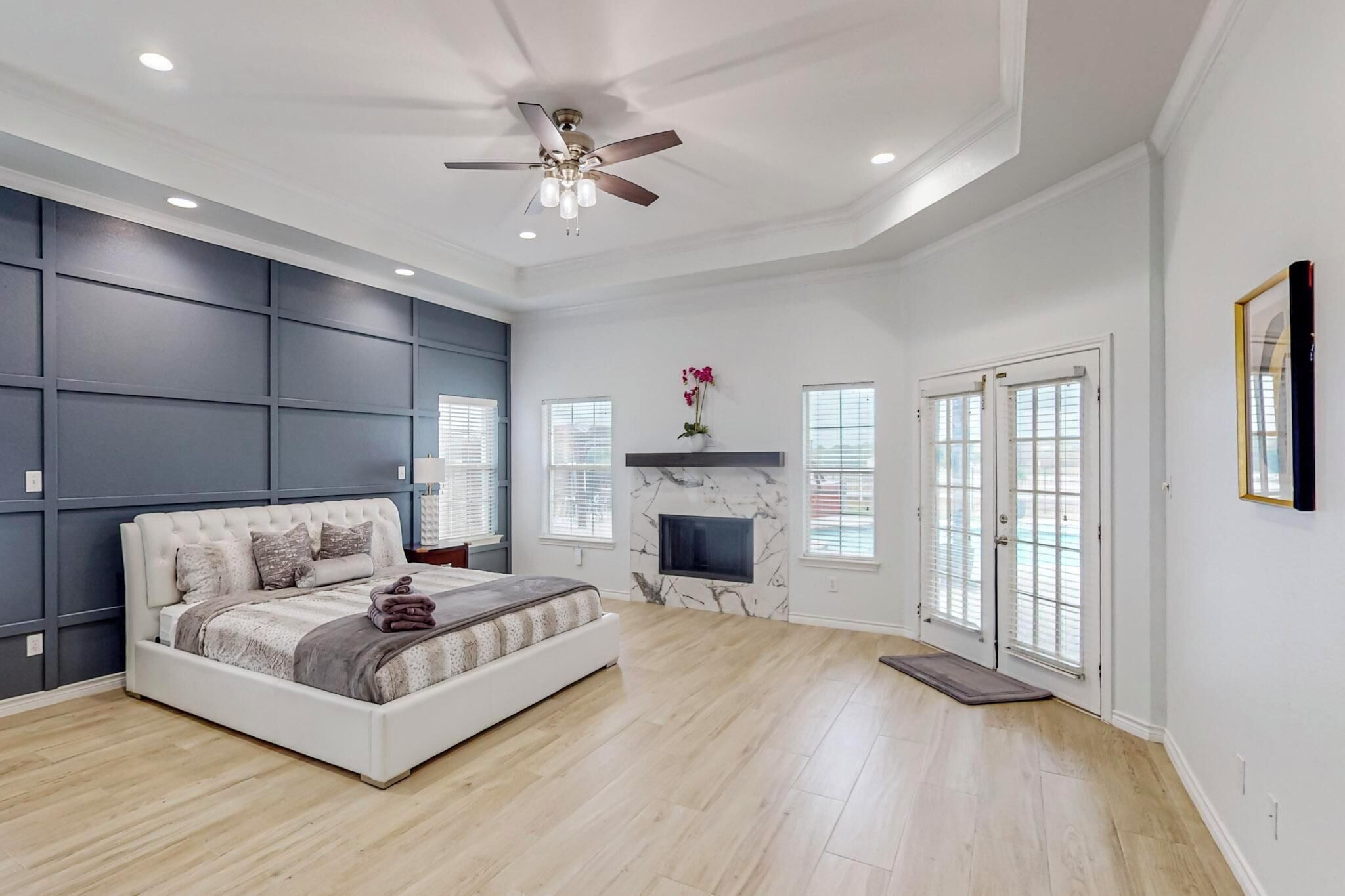 4 bedrooms, iron/ironing board, internet, bed sheets