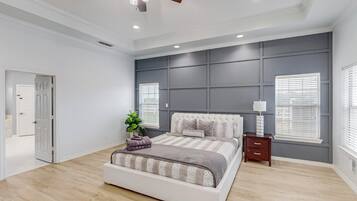 4 bedrooms, iron/ironing board, internet, bed sheets