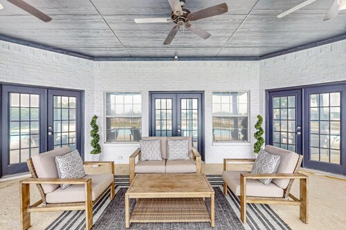 The Onyx Ranch – 11-Acres w/ Pool - 30 Days+