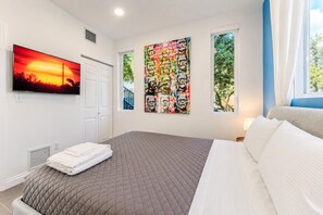 A bedroom with a bed, a TV, a painting, and a window. - Prime Location | Free Parking |By Nightlife & Eats (Miami)