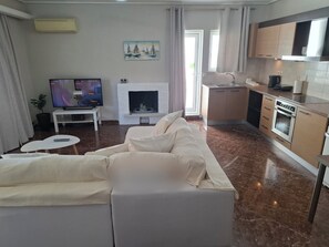 Smart TV, fireplace