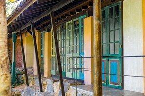 A traditional building with multiple windows and a covered walkway. - Sama Retreats (Galle)