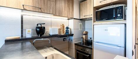 Réfrigérateur, micro-ondes, four, lave-vaisselle