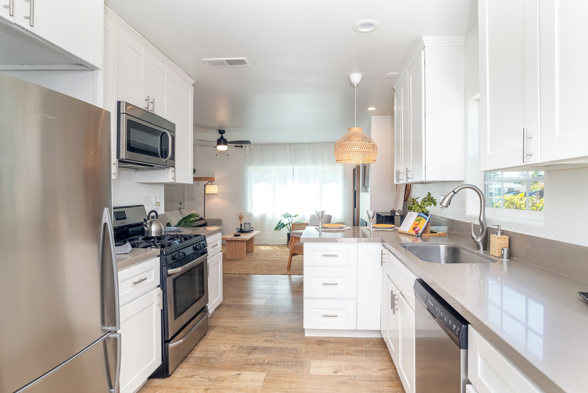 Mikrowelle, Ofen, Herdplatte, Geschirrspüler