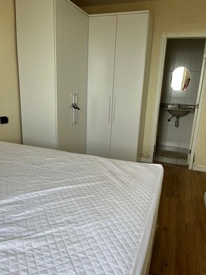 2 bedrooms, free WiFi, wheelchair access - Apartment with ocean view in Guarujá + barbecue on the balcony and swimming pool. (Guarujá)