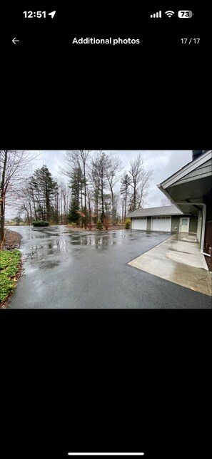 Property grounds - Chalet Close to Ski-Snowboard-Tubing with Hot Tub & Game Room (Blakeslee)