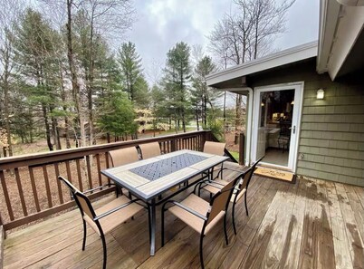 Chalet Close to Ski-Snowboard-Tubing with Hot Tub & Game Room