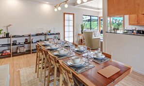 Dining - Tranquil 3-bedroom house with AC and vineyard views. (Santa Rosa)