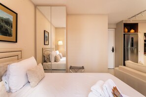 Studio | Blackout curtains, iron/ironing board, free WiFi