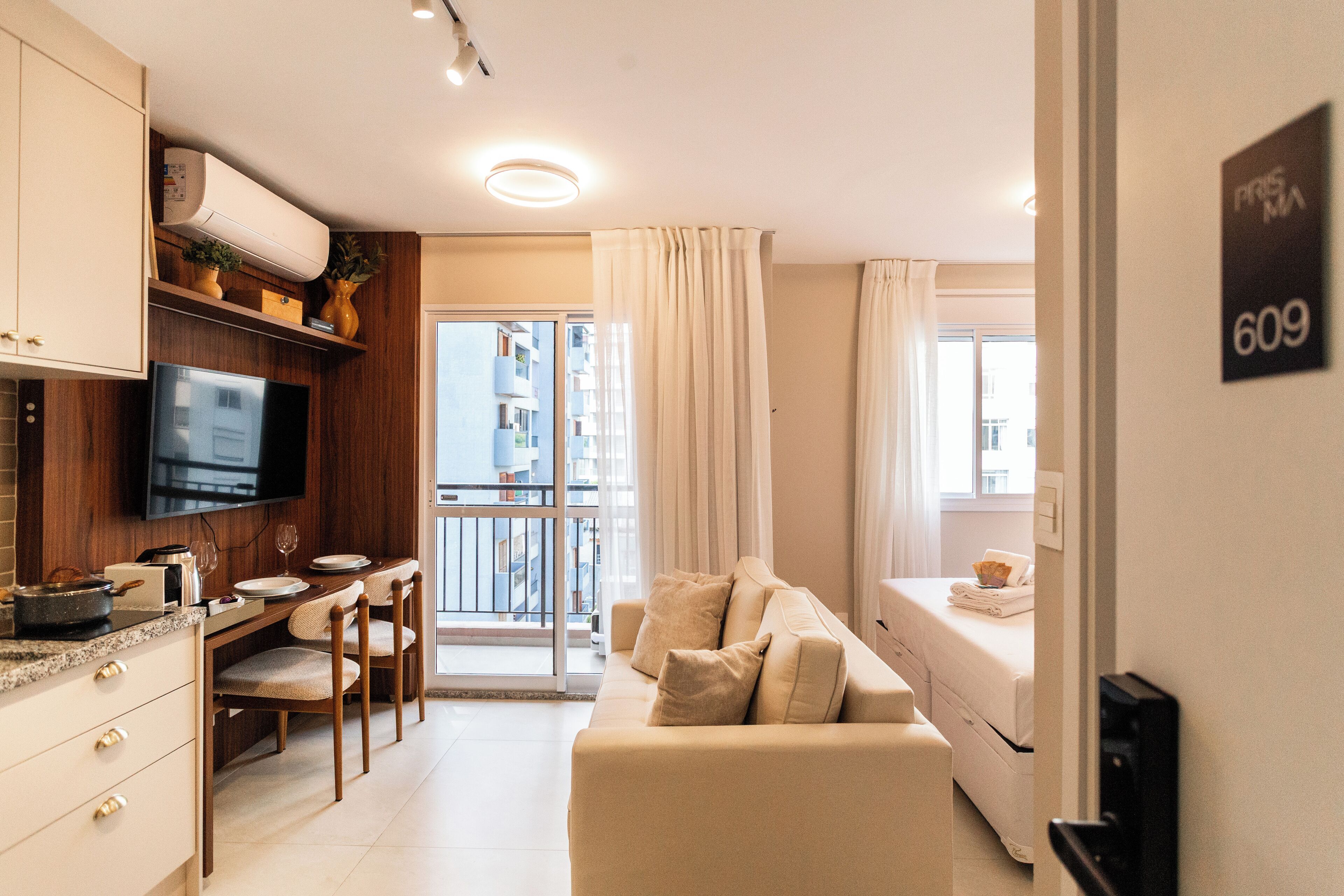 Studio | Blackout drapes, iron/ironing board, free WiFi