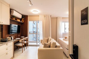 Estúdio | Cortinas blackout, ferros/tábuas de passar roupa, Wi-Fi de cortesia