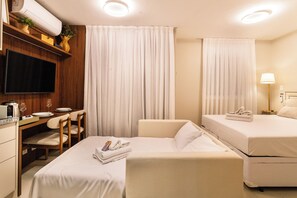 Estúdio | Cortinas blackout, ferros/tábuas de passar roupa, Wi-Fi de cortesia