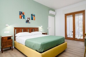 3 bedrooms, in-room safe, desk, iron/ironing board