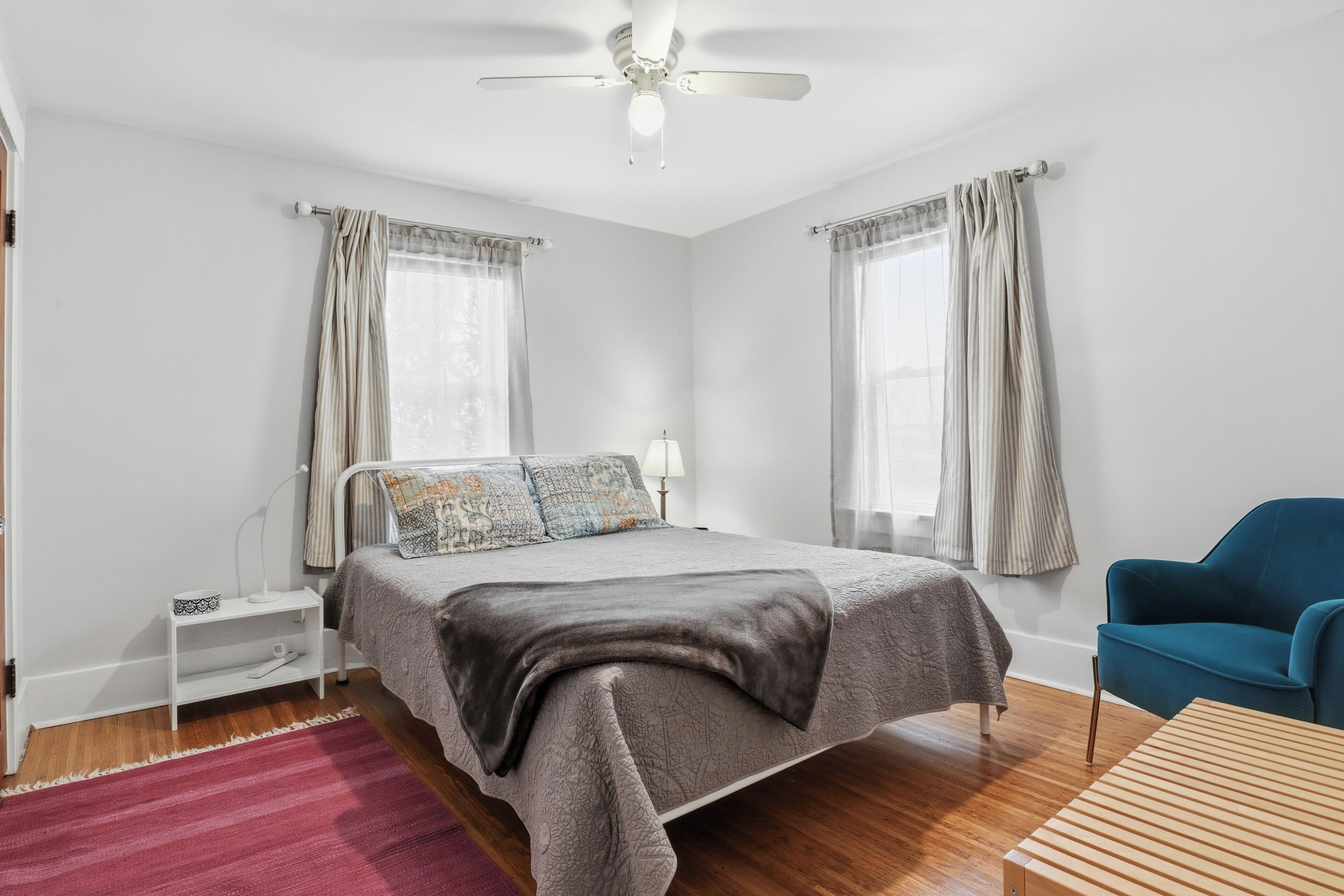 3 chambres, fer et planche à repasser, Wi-Fi, draps fournis