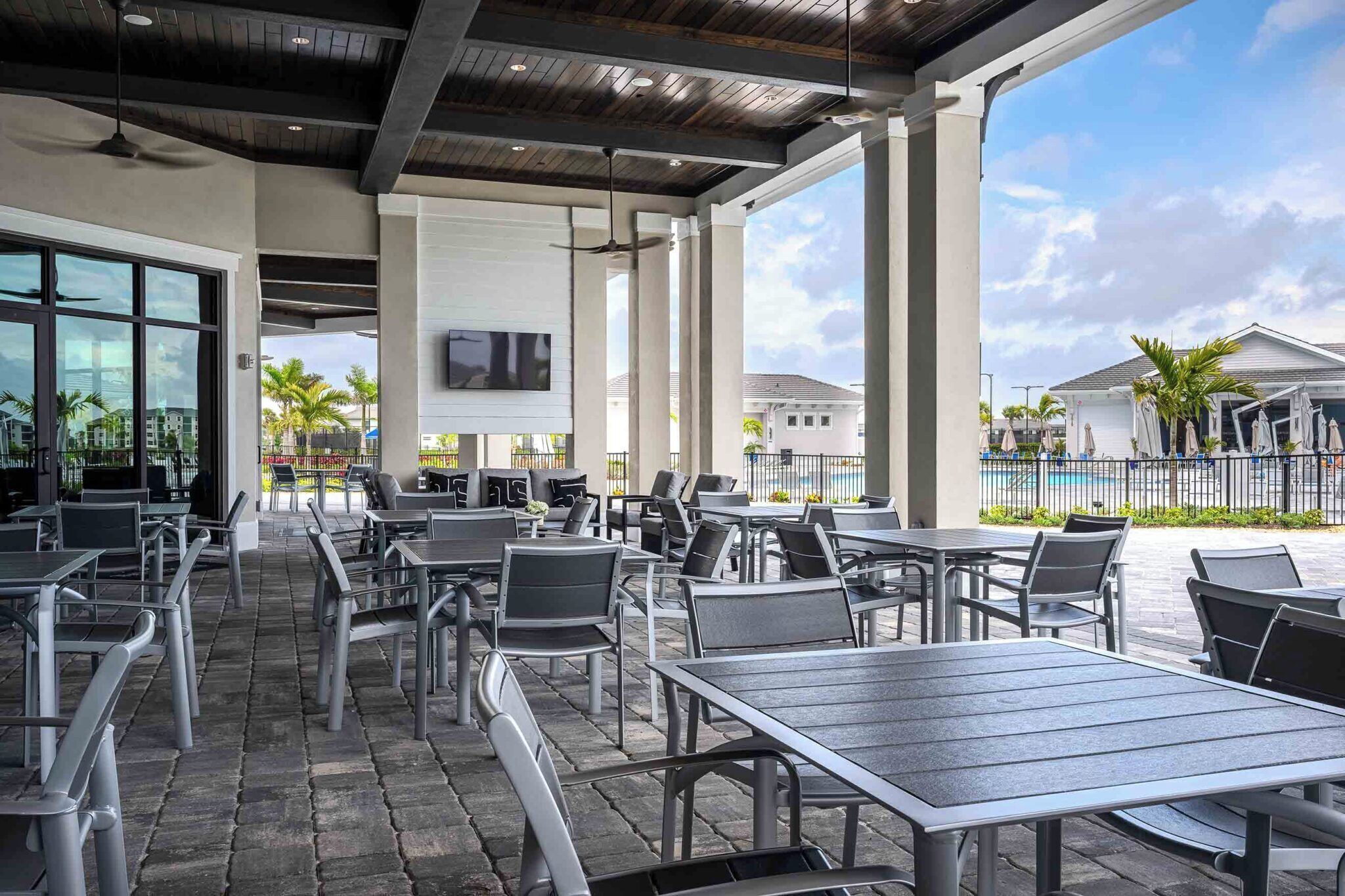 تناول الطعام بالخارج