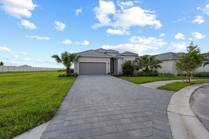 Exterior - “La Mariposa Retreat” - New 3B/3B Luxury Golf Getaway with Pool, Spa and Office (Ave Maria)